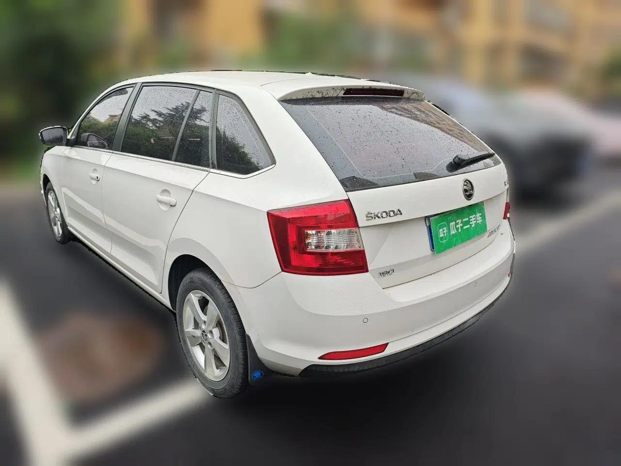 Skoda Rapid Spaceback 2018 1.6L Manual Comfort Edition — миниатюра 4