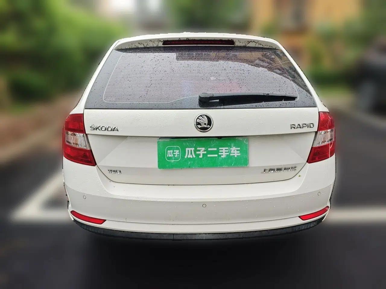 Skoda Rapid Spaceback 2018 1.6L Manual Comfort Edition — миниатюра 5