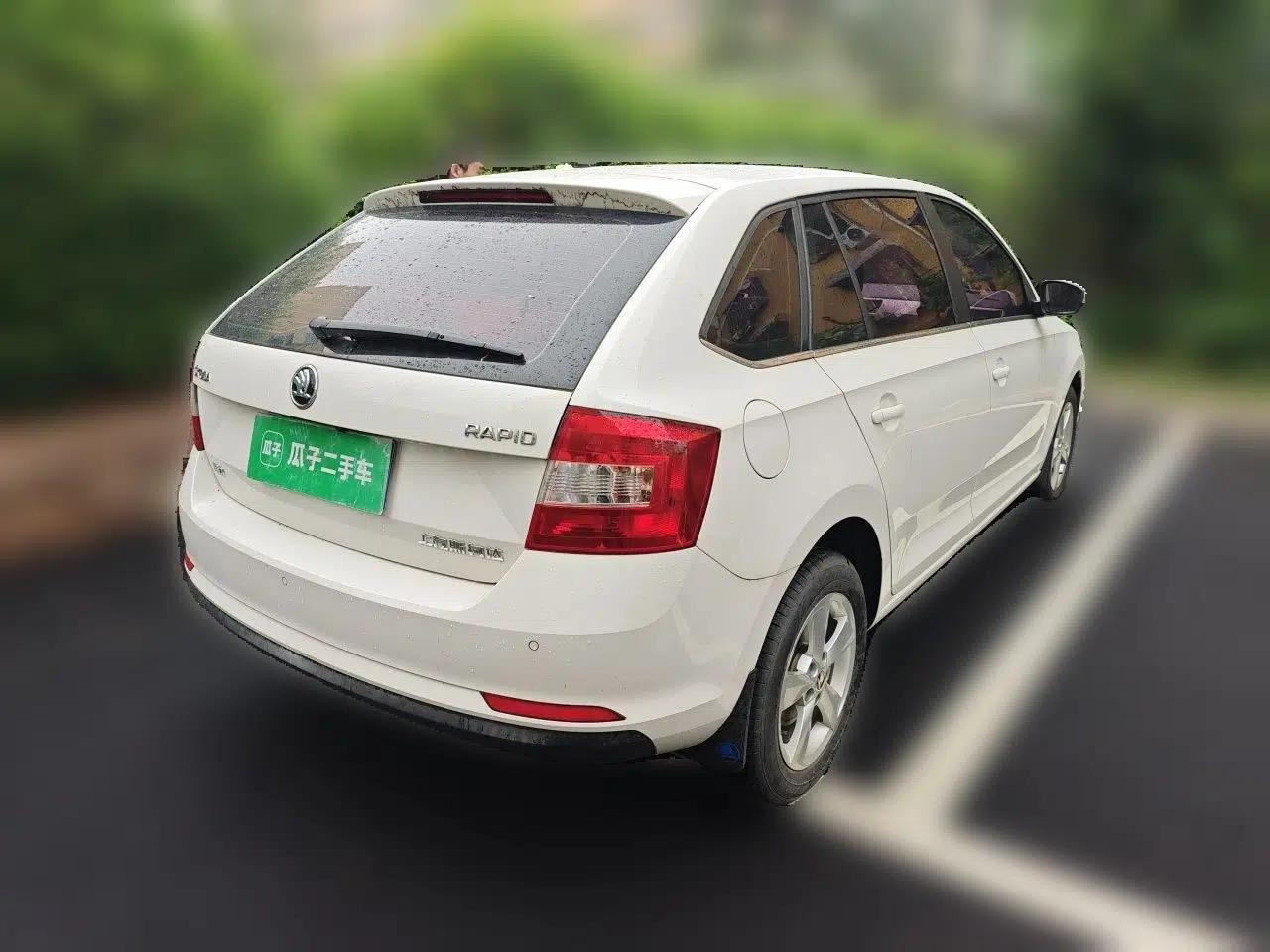 Skoda Rapid Spaceback 2018 1.6L Manual Comfort Edition — миниатюра 6
