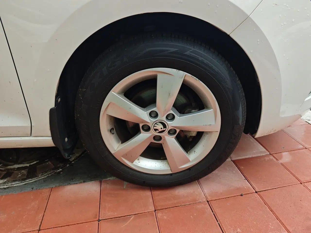 Skoda Rapid Spaceback 2018 1.6L Manual Comfort Edition — миниатюра 8