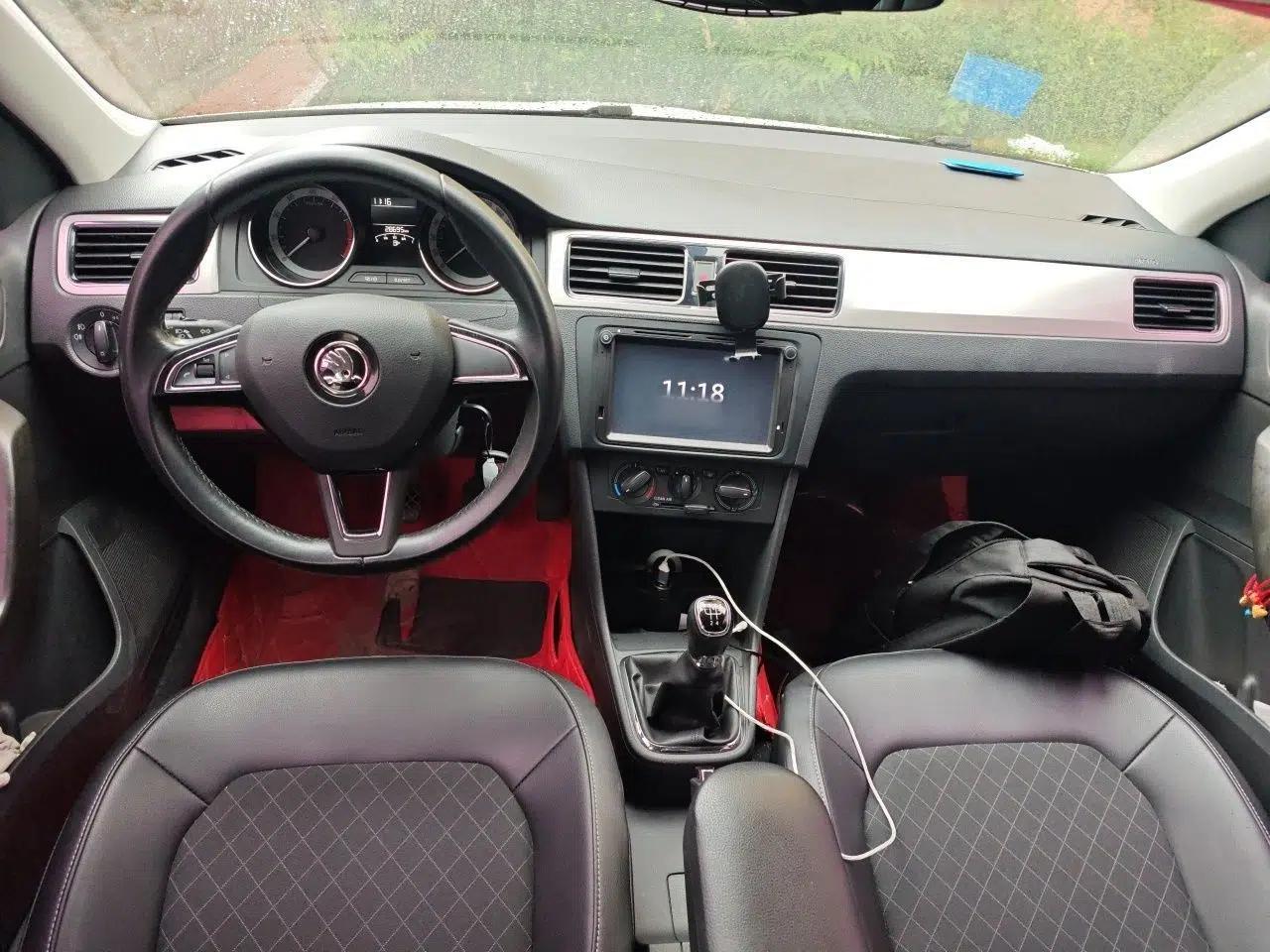 Skoda Rapid Spaceback 2018 1.6L Manual Comfort Edition — миниатюра 9