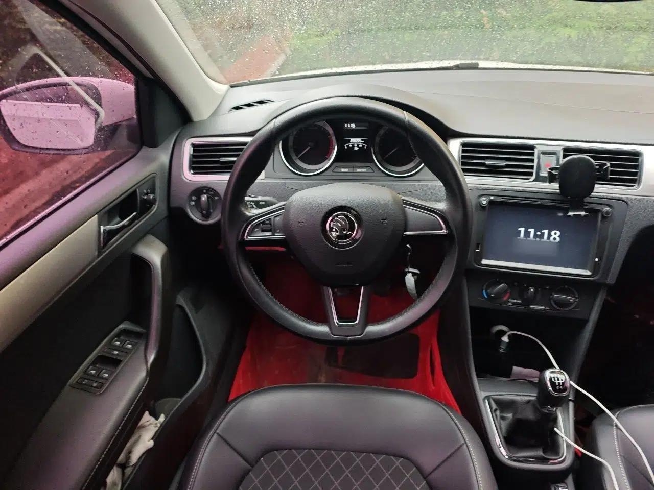 Skoda Rapid Spaceback 2018 1.6L Manual Comfort Edition — миниатюра 10