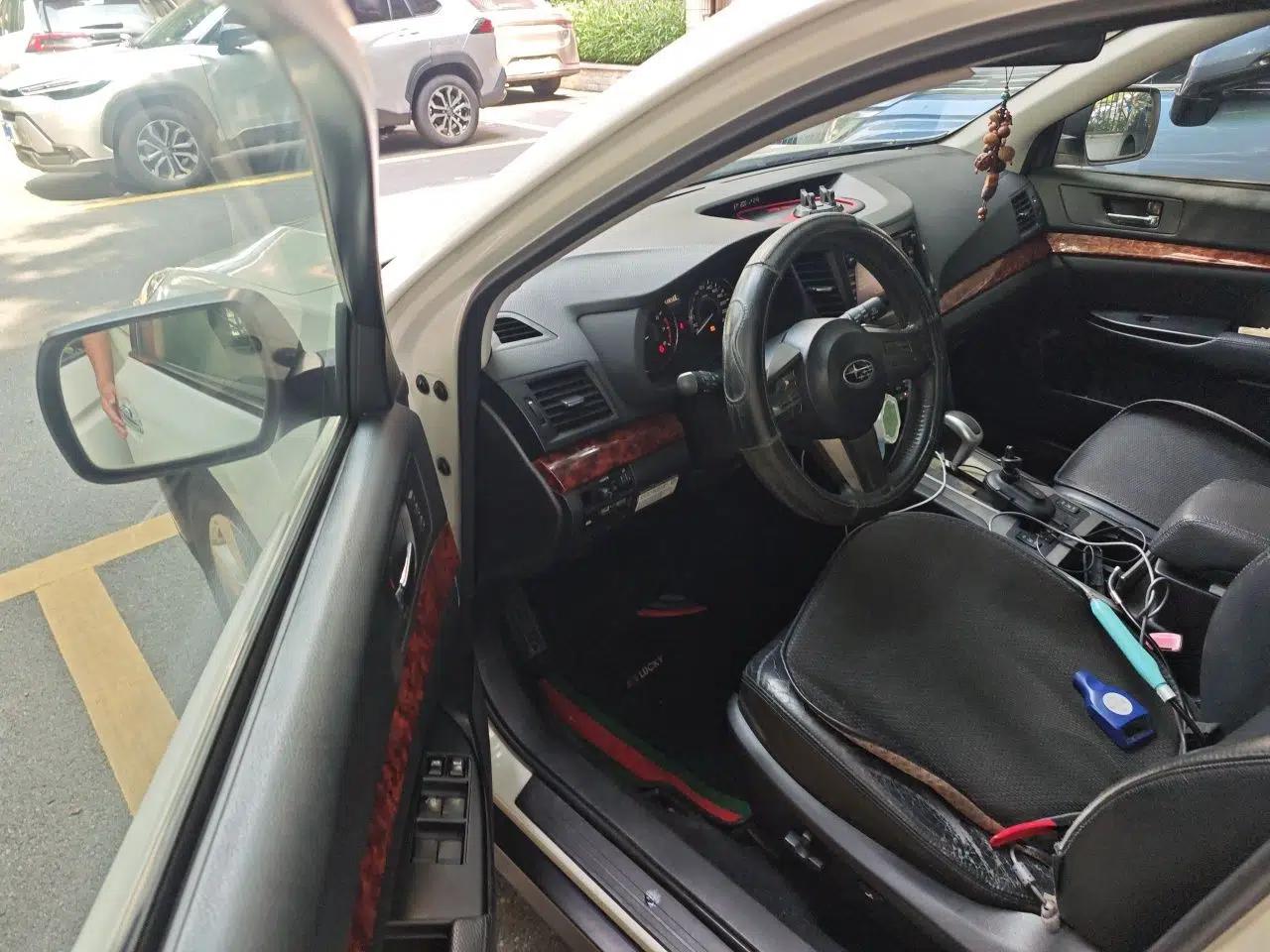 Subaru Outback 2010 2.5i Luxury Navigation Edition — миниатюра 16