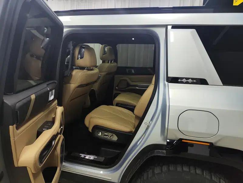 Leopard 8 2025 Smart & Brave Flagship Edition 6-seater — миниатюра 18