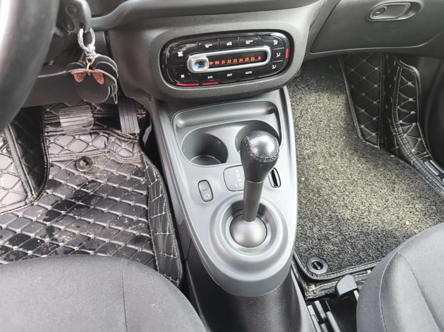 smart fortwo 2015 1.0L 52 kW hardtop Dynamic version — миниатюра 16