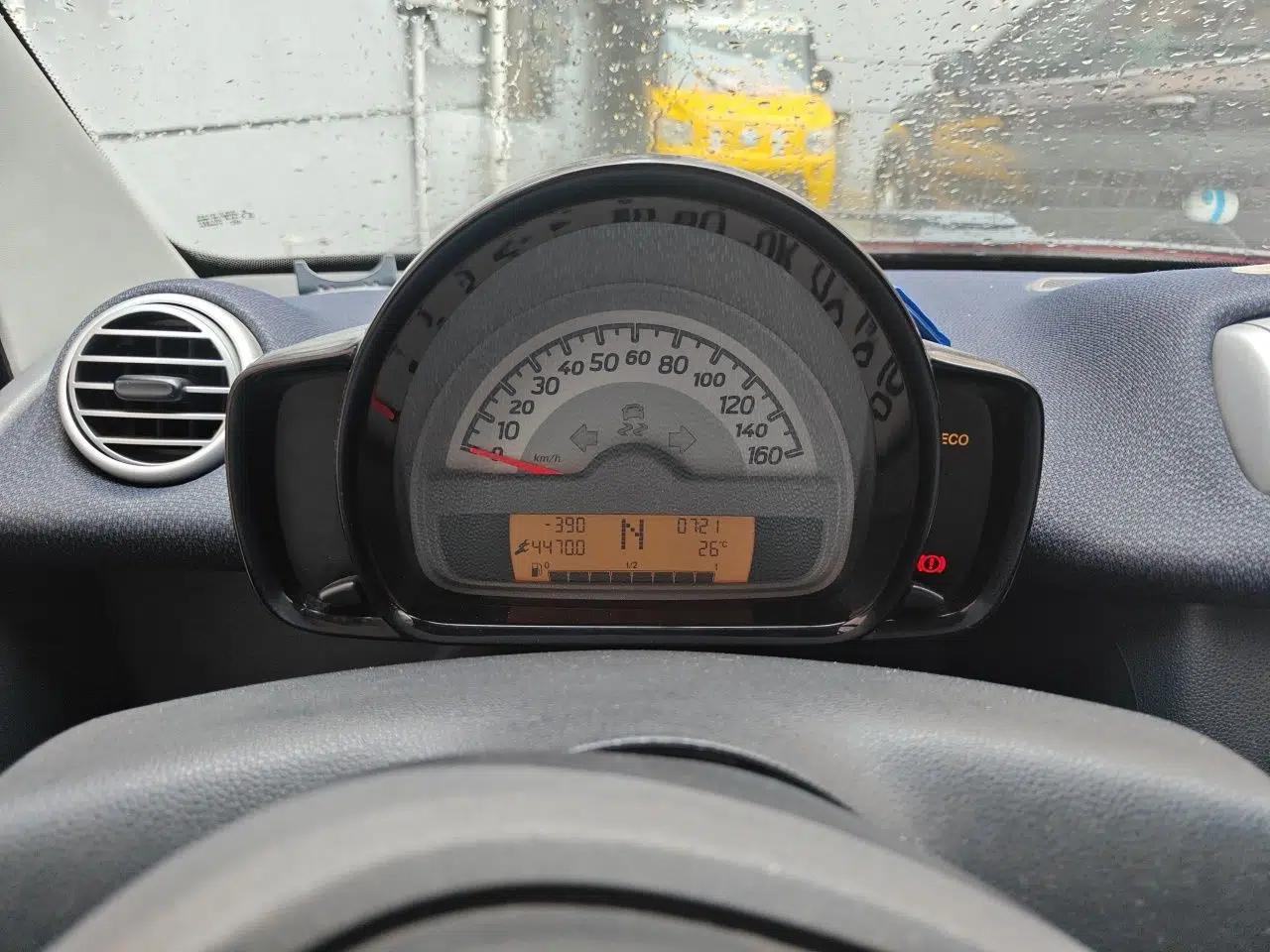 smart fortwo 2011 1.0 MHD Hardtop Standard Edition — миниатюра 11