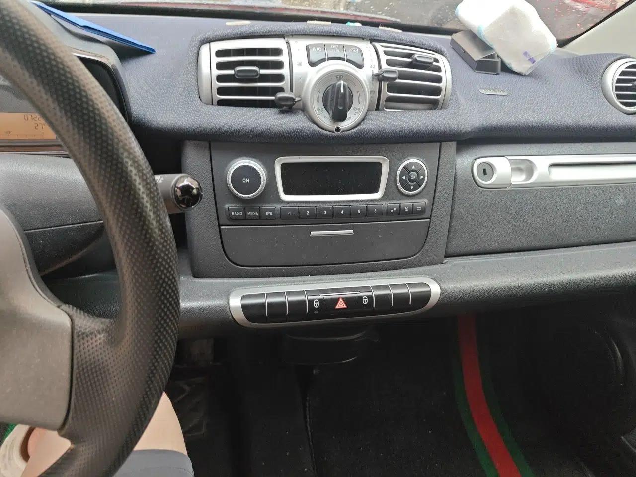 smart fortwo 2011 1.0 MHD Hardtop Standard Edition — миниатюра 13