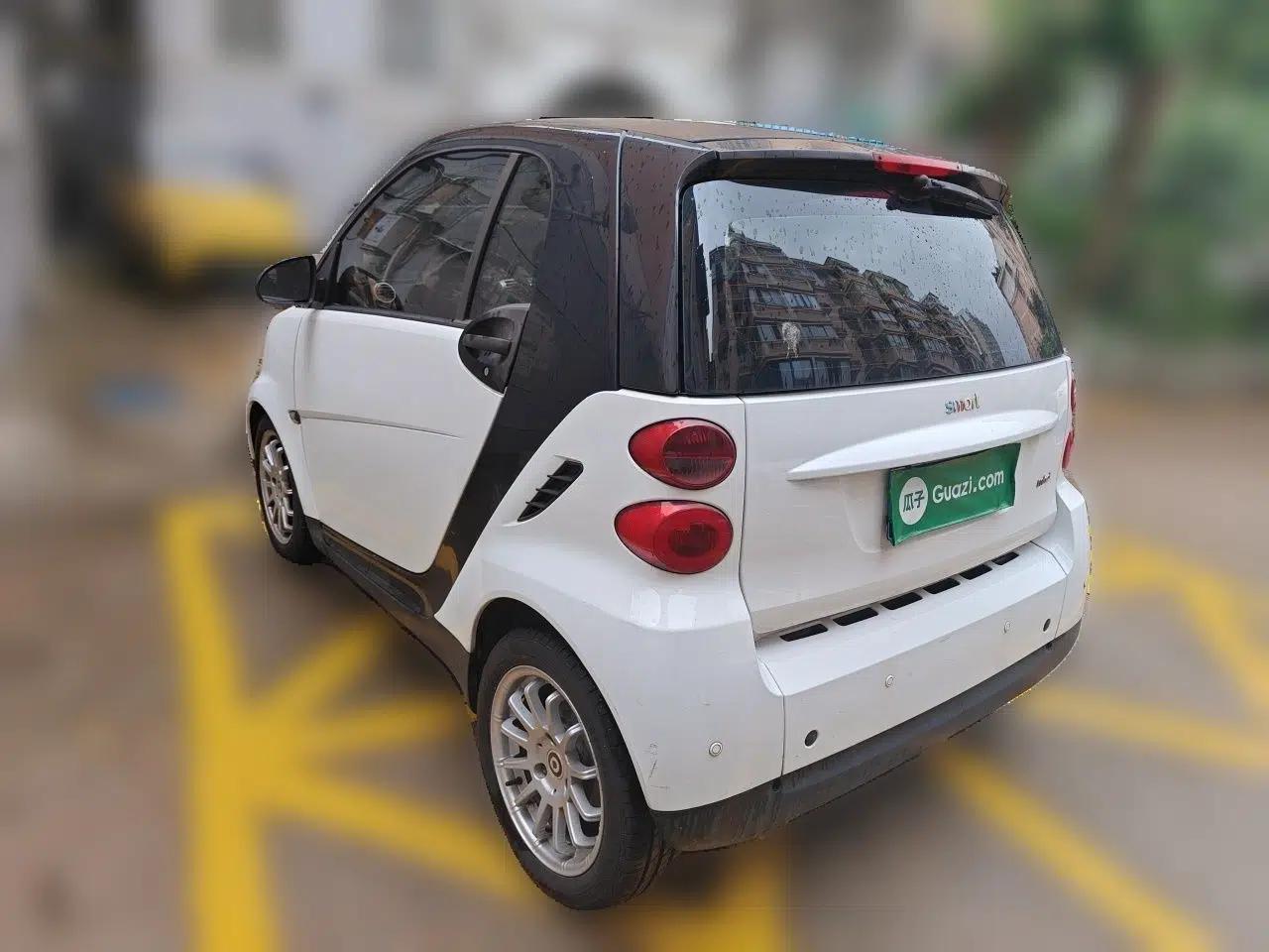 smart fortwo 2011 1.0 MHD Hardtop Standard Edition — миниатюра 4
