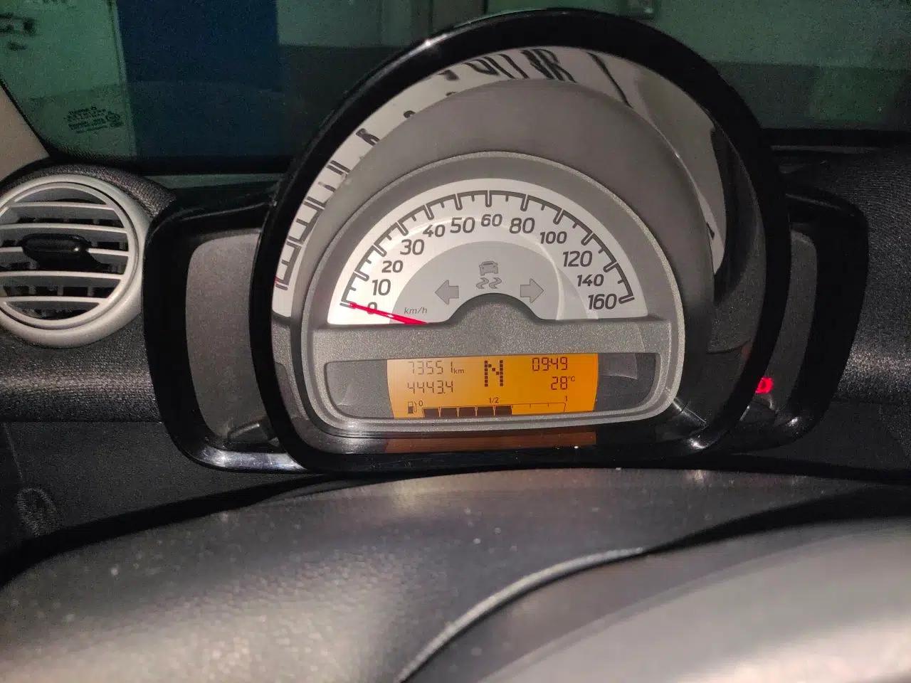 smart fortwo 2012 1.0 MHD Hardtop Standard Edition — миниатюра 11