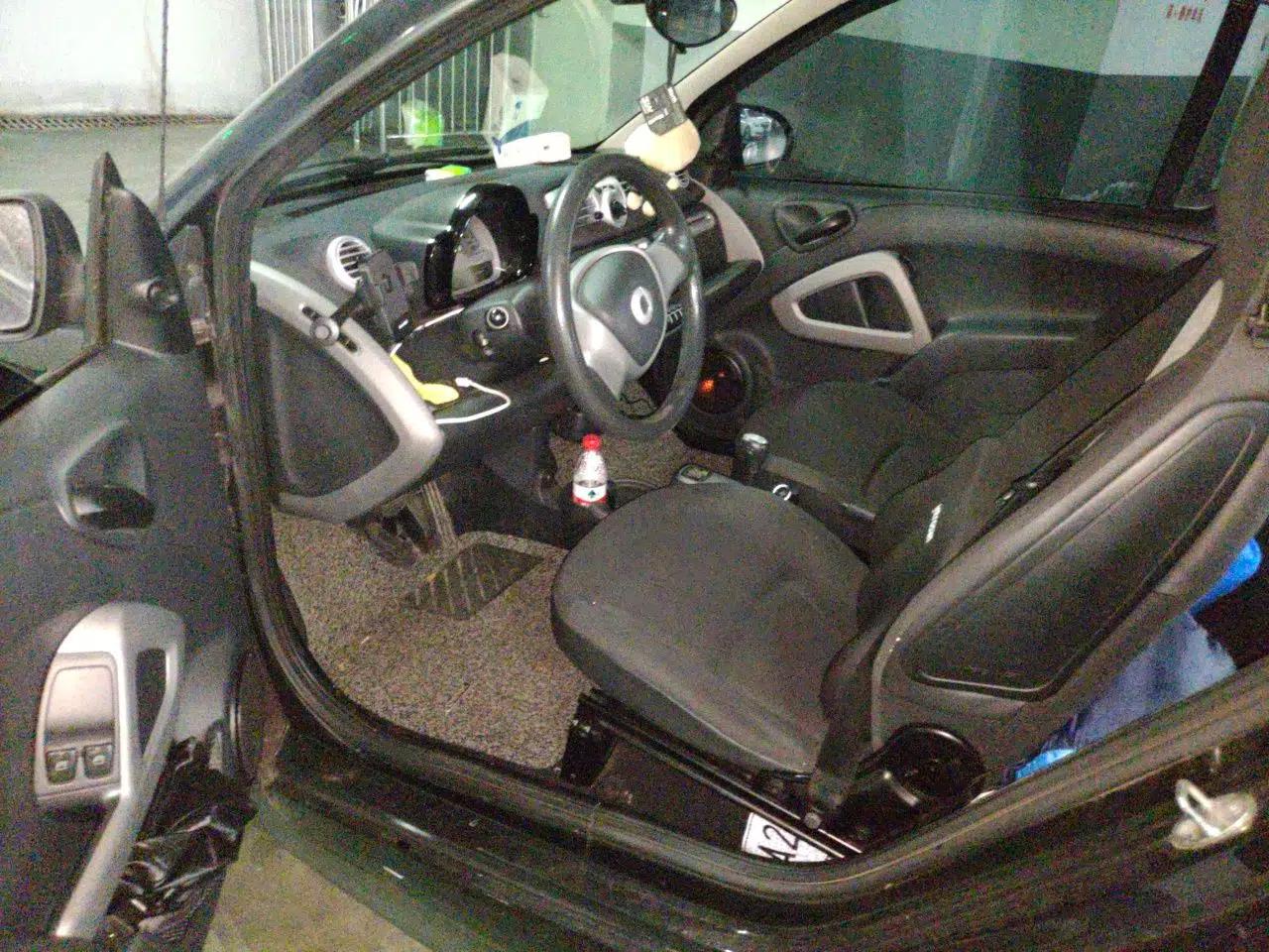 smart fortwo 2012 1.0 MHD Hardtop Standard Edition — миниатюра 16