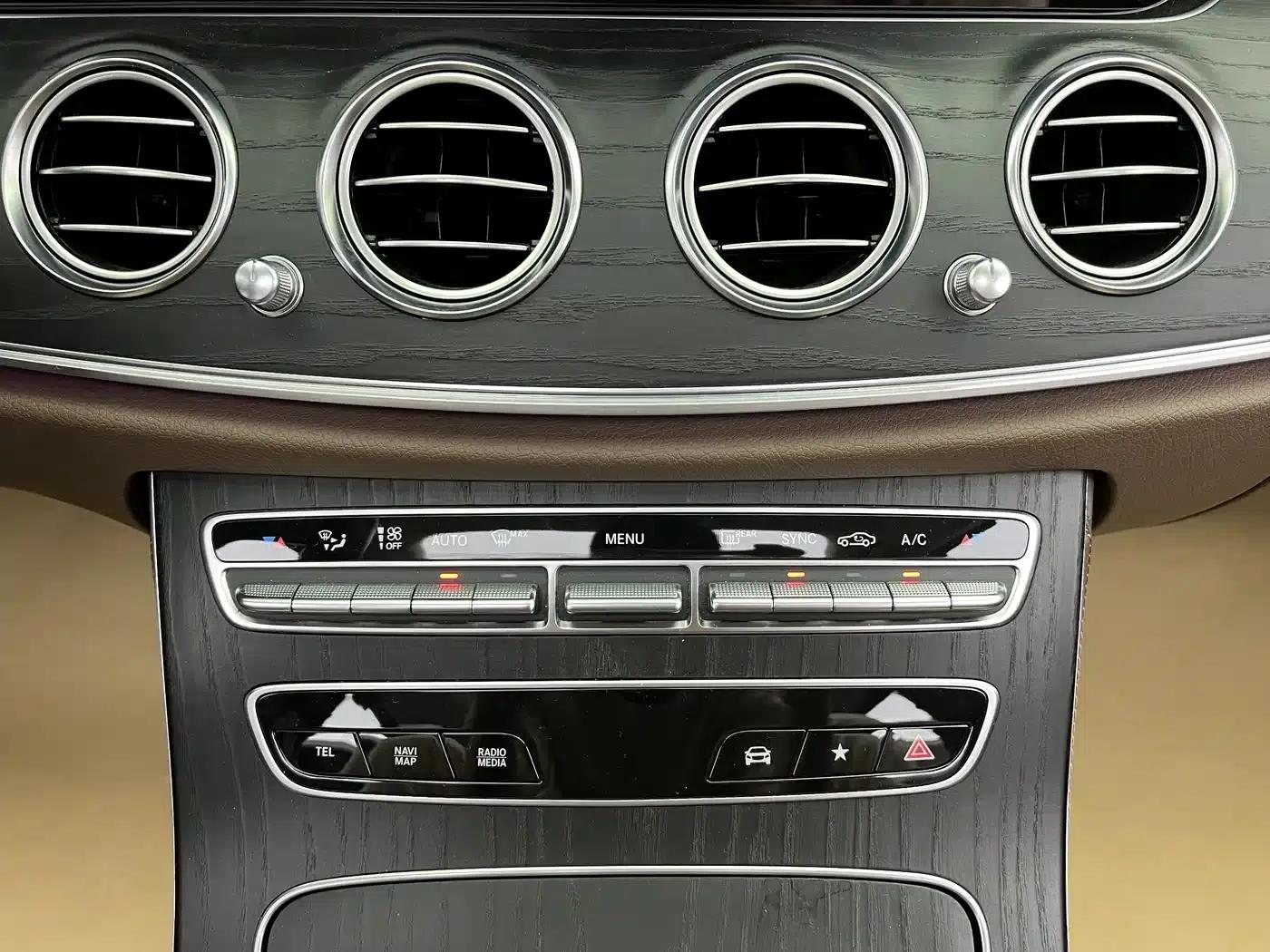 Mercedes-Benz E-Class 2022 E 300 L Fashion Edition — миниатюра 24