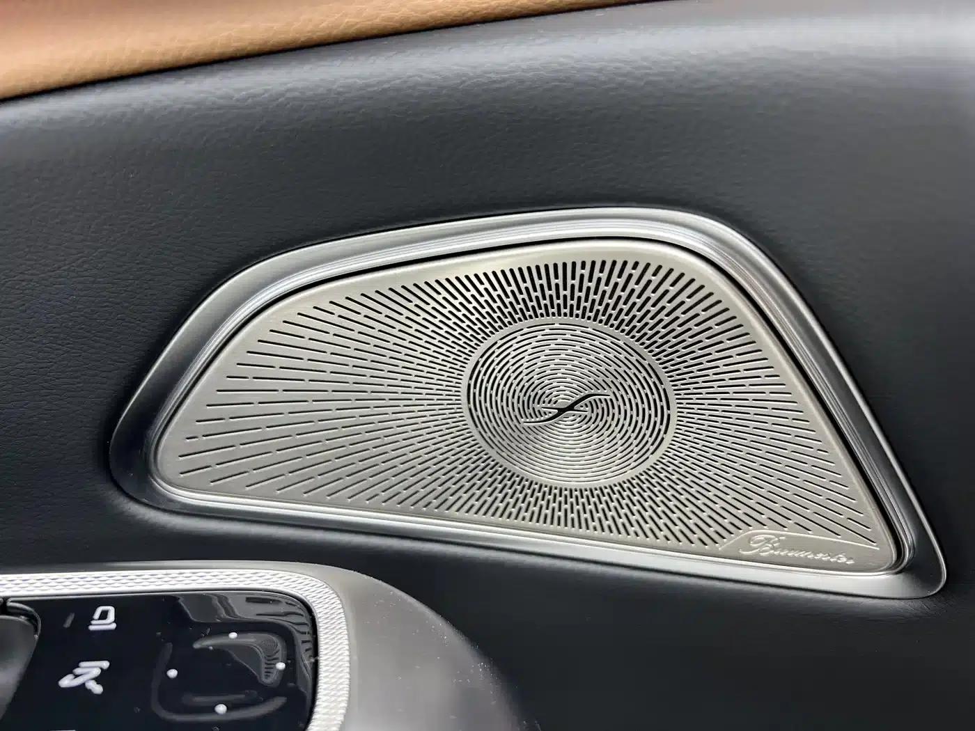 2025 Mercedes-Benz E-Class E 300 L Luxury — миниатюра 4