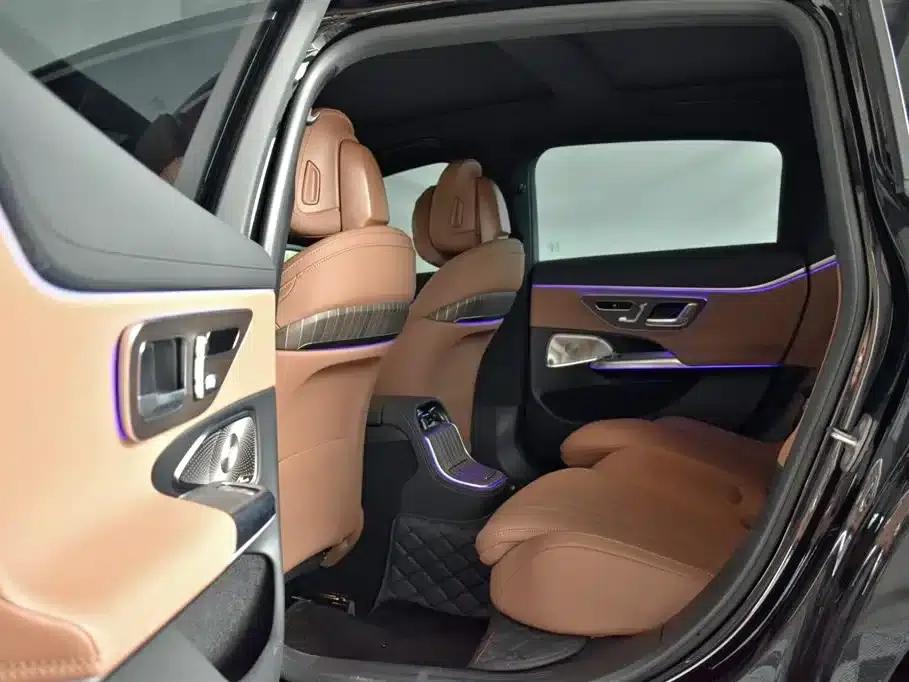 2025 Mercedes-Benz E-Class E 300 L Luxury — миниатюра 11