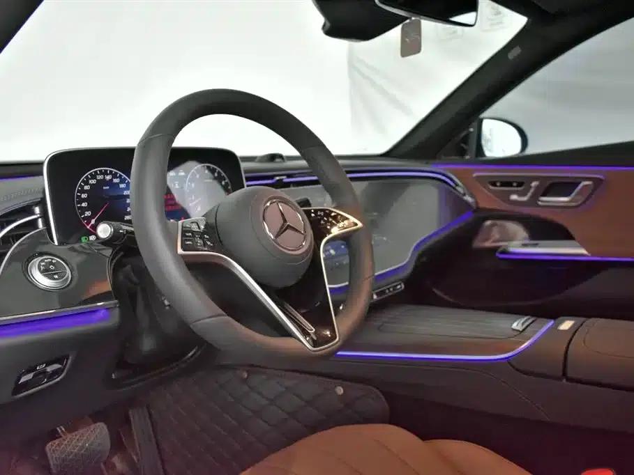 2025 Mercedes-Benz E-Class E 300 L Luxury — миниатюра 7