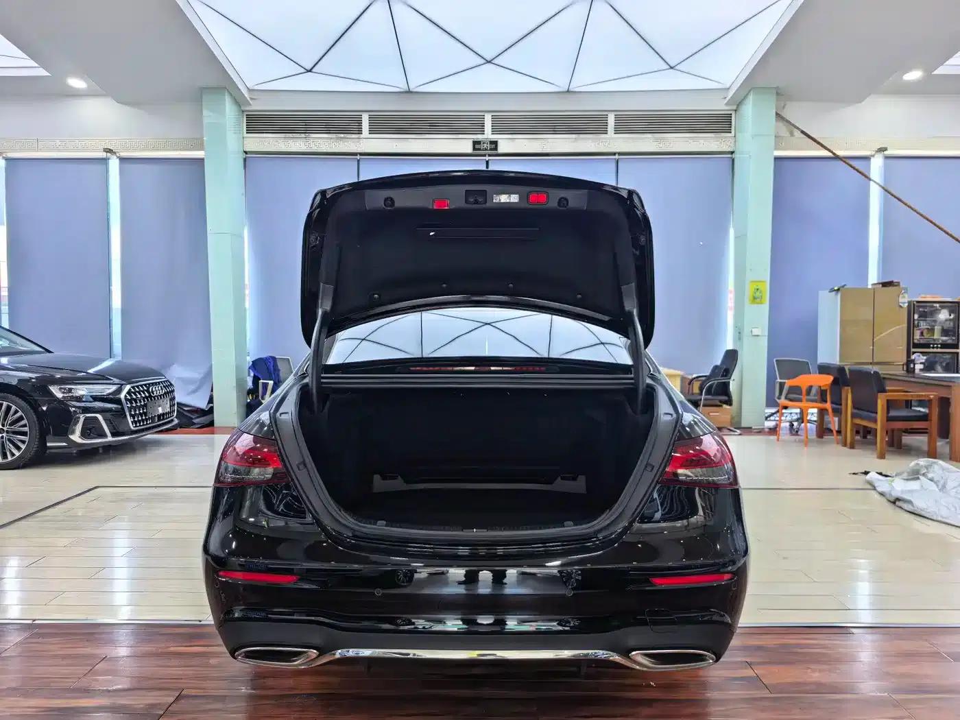 Mercedes-Benz E-Class 2023 E 300 L Sport Luxury — миниатюра 14