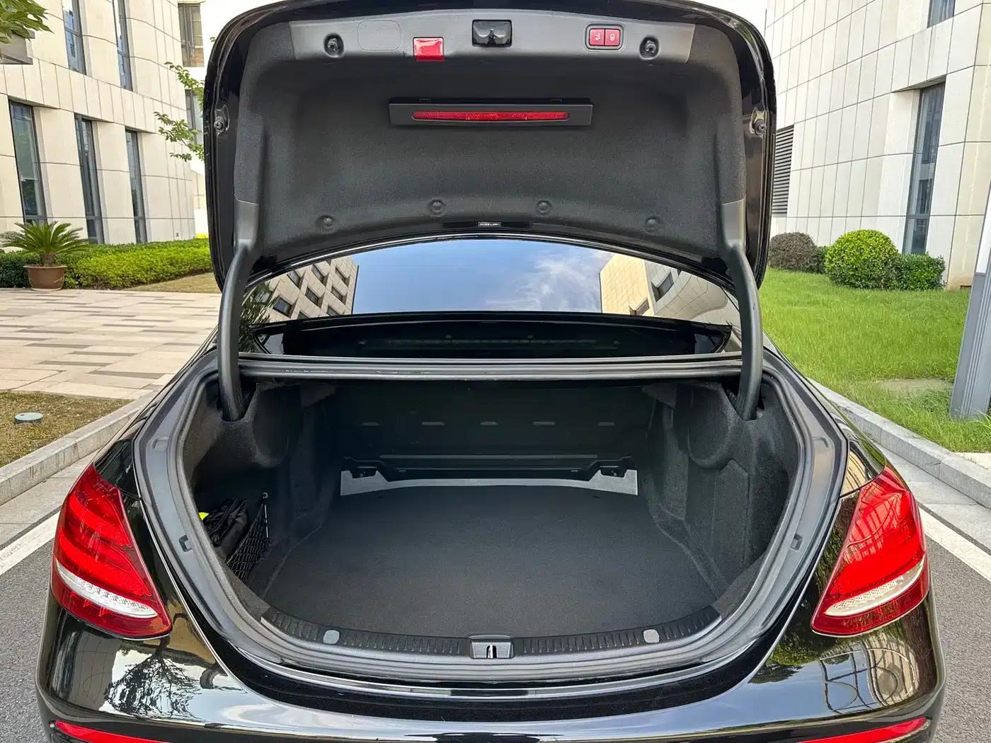 Mercedes-Benz E-Class 2020 Facelift E 300 L Sport Special Edition — миниатюра 27