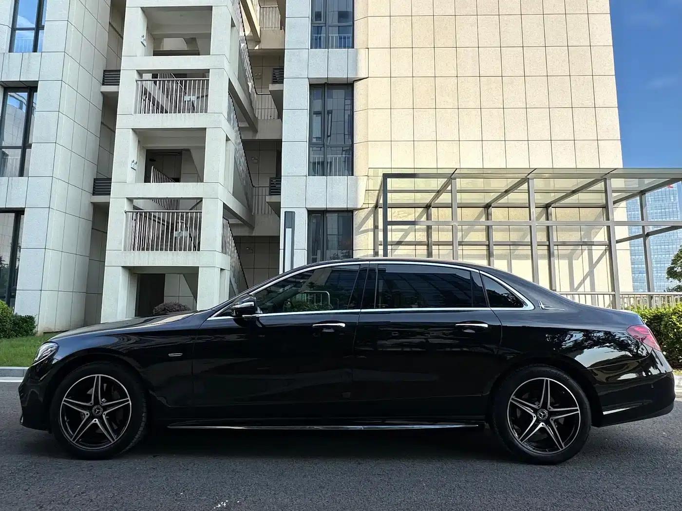 Mercedes-Benz E-Class 2020 Facelift E 300 L Sport Special Edition — миниатюра 29