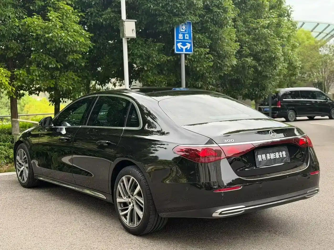 Mercedes-Benz E-Class 2024 E 300 L Fashion Edition — миниатюра 9