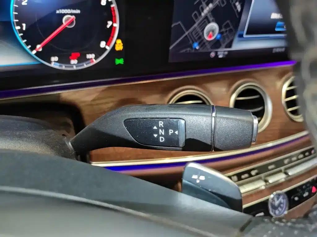 2016 Mercedes-Benz E-Class E 200 L — миниатюра 14