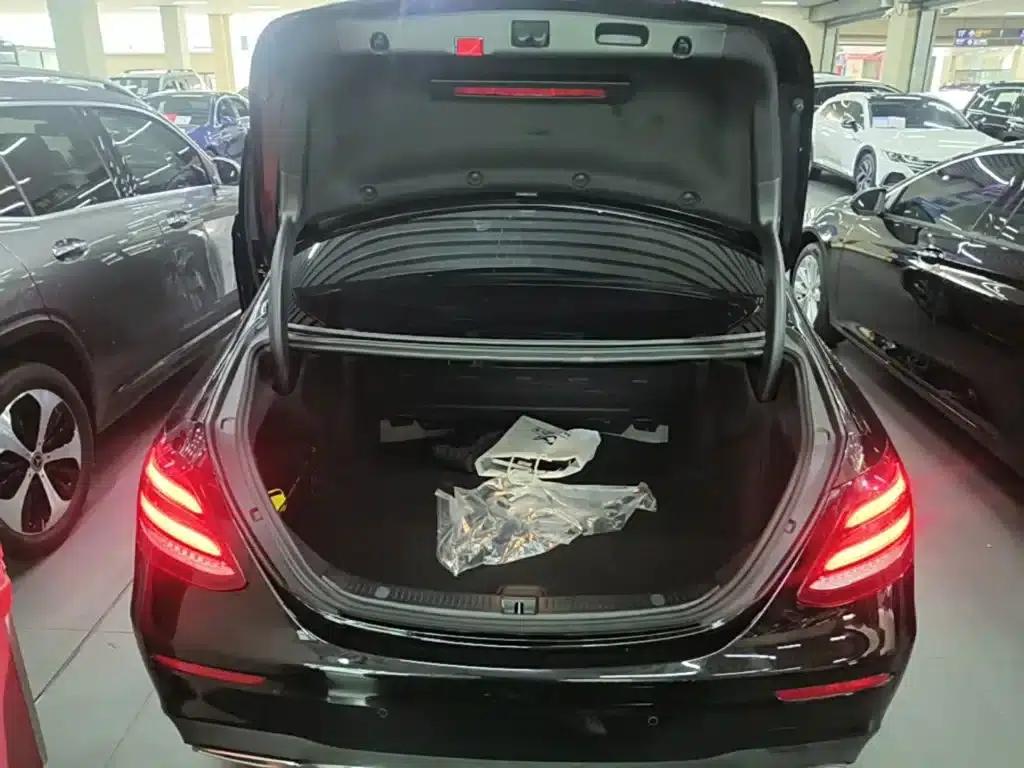 Mercedes-Benz E-Class 2020 Facelift E 300 L Sport Style — миниатюра 19