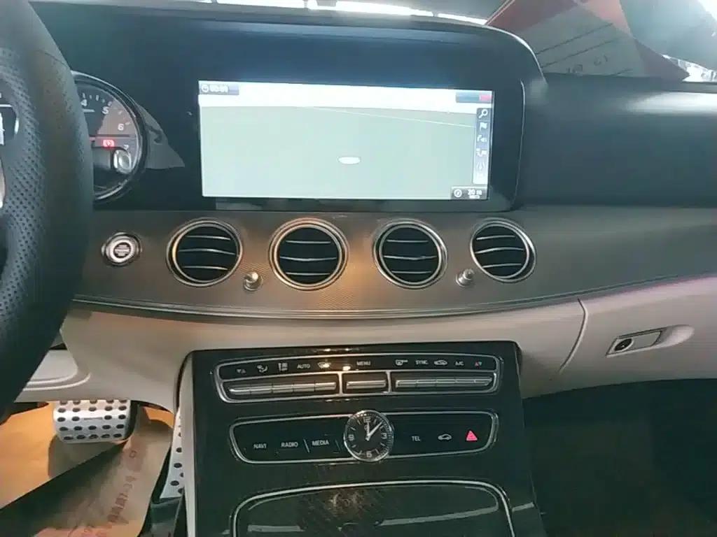 2017 Mercedes-Benz E-Class E 200 Sport 4MATIC — миниатюра 13