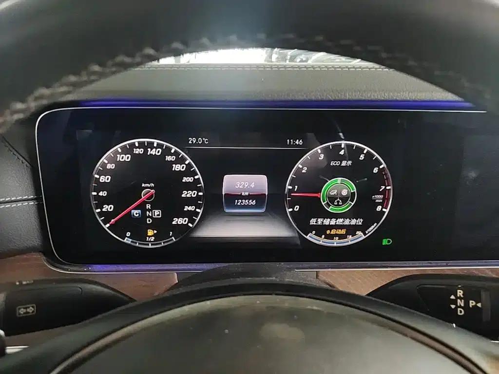 2017 Mercedes-Benz E-Class E 300 L Luxury — миниатюра 12
