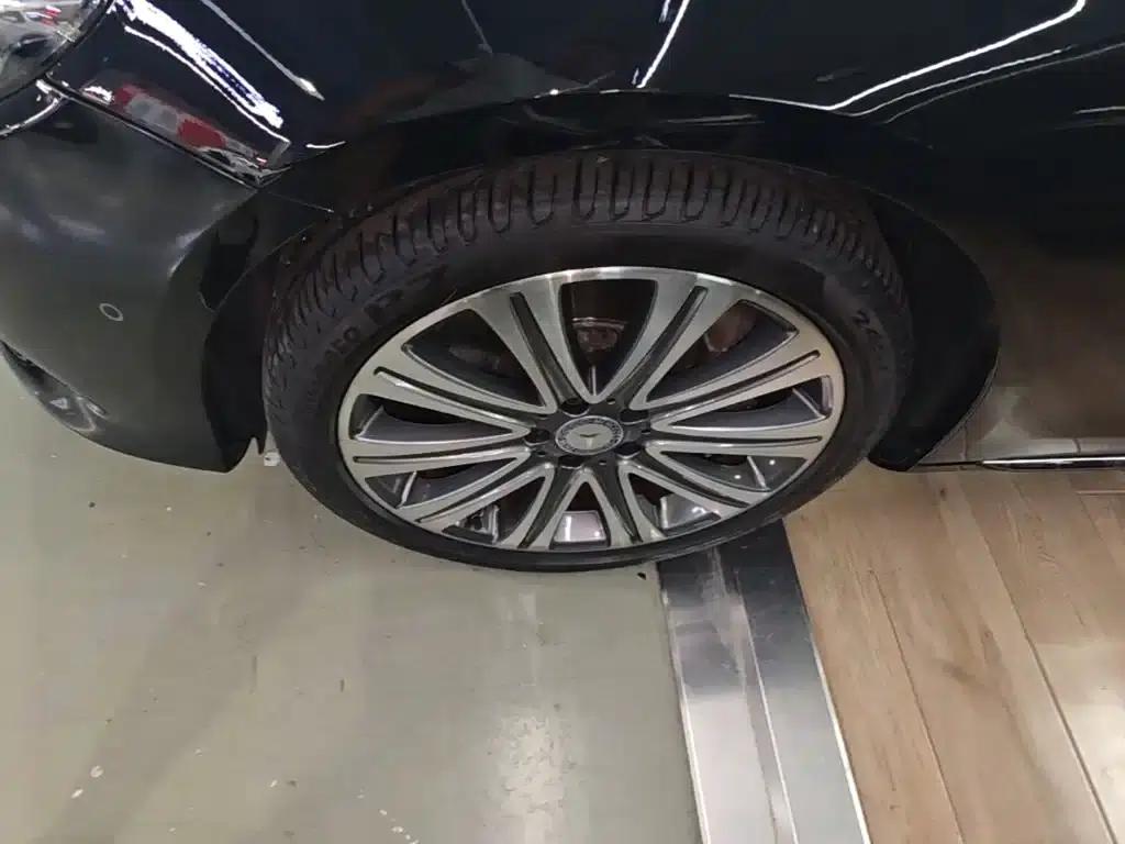 2017 Mercedes-Benz E-Class E 320 L 4MATIC — миниатюра 23
