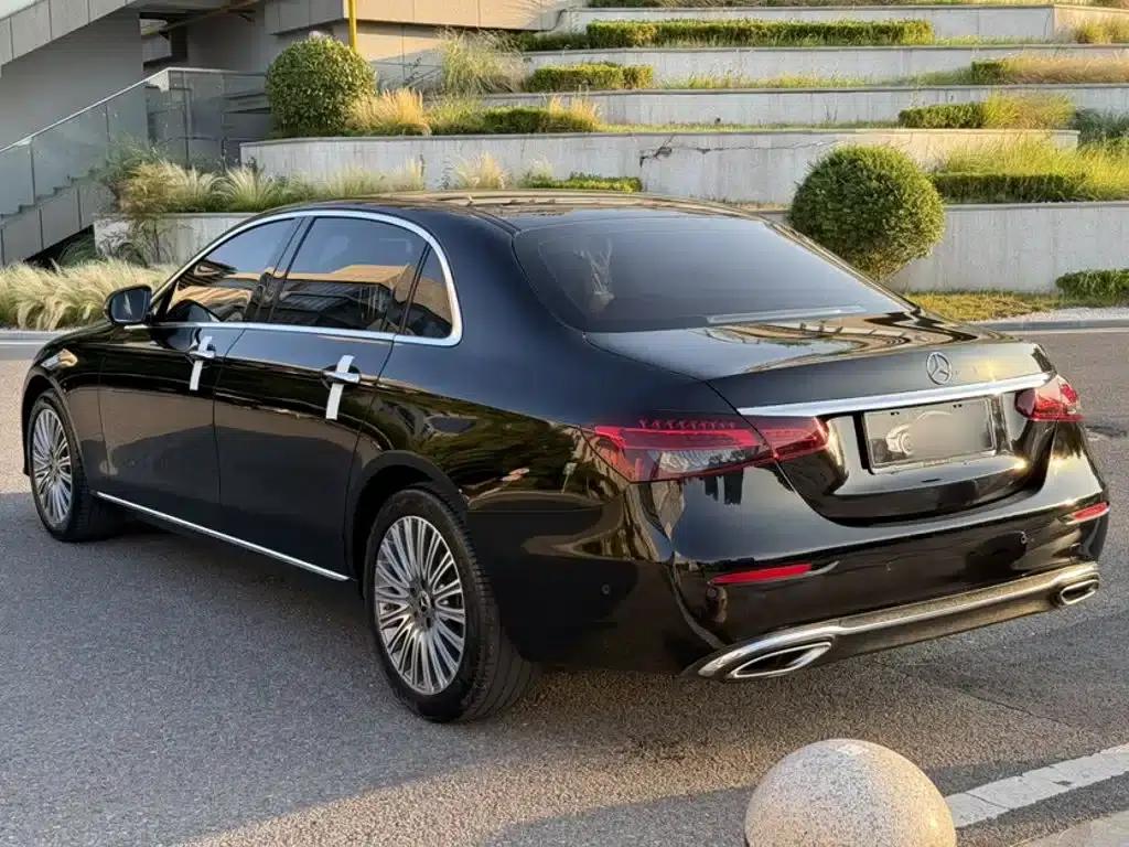 Mercedes-Benz E-Class 2022 Facelift E 300 L Fashion Model — миниатюра 13