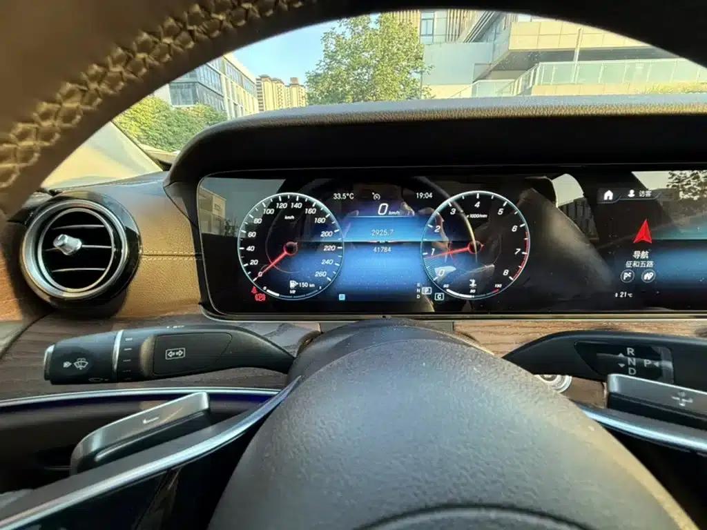 Mercedes-Benz E-Class 2022 Facelift E 300 L Fashion Model — миниатюра 6