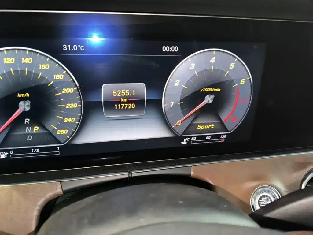 2017 Mercedes-Benz E-Class E 300 L Luxury — миниатюра 12