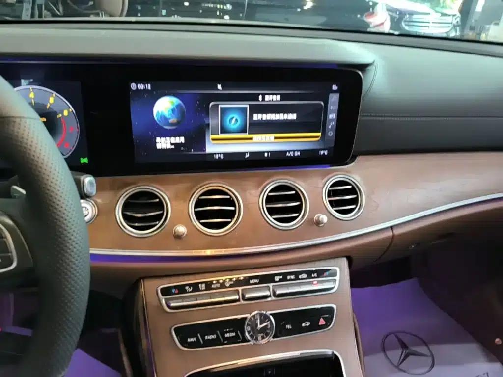 2017 Mercedes-Benz E-Class E 300 L Luxury — миниатюра 13