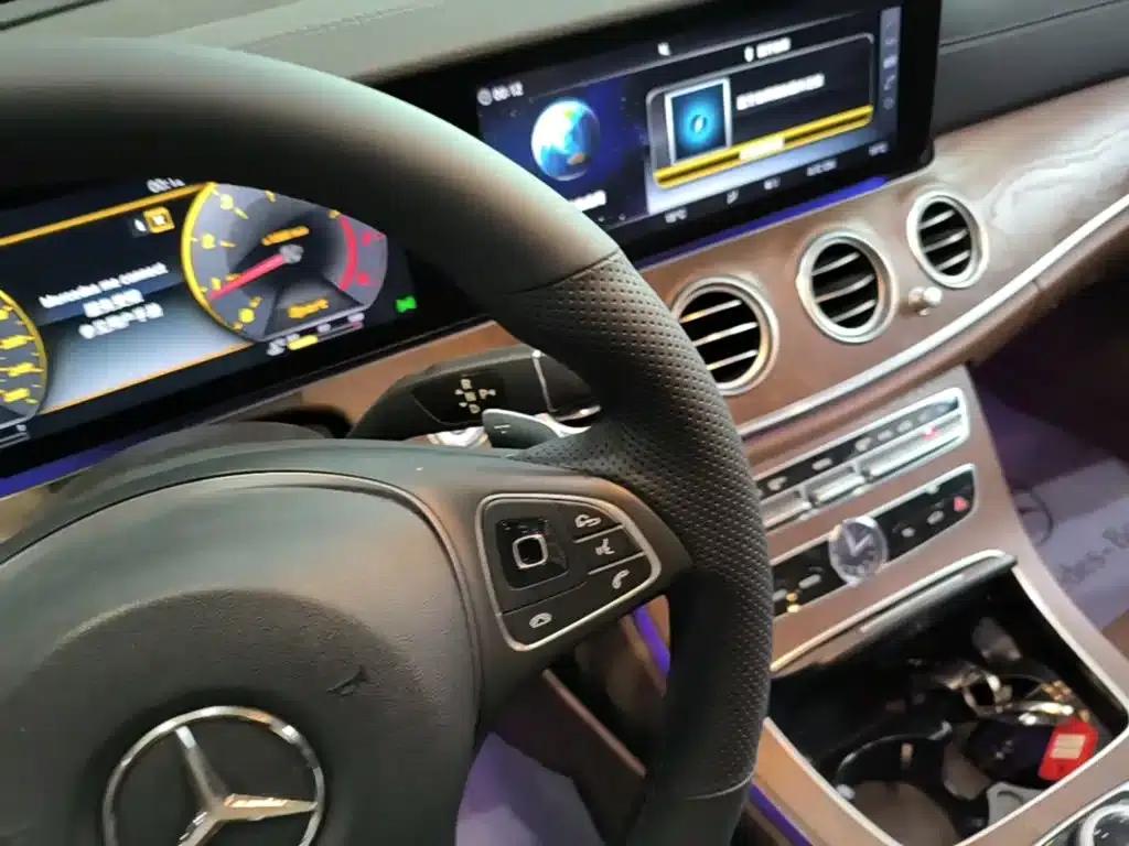 2017 Mercedes-Benz E-Class E 300 L Luxury — миниатюра 14