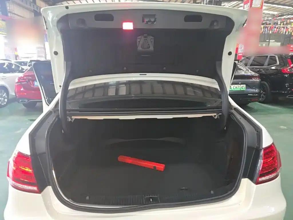 2015 Mercedes-Benz E-Class E 260 L Sport — миниатюра 19