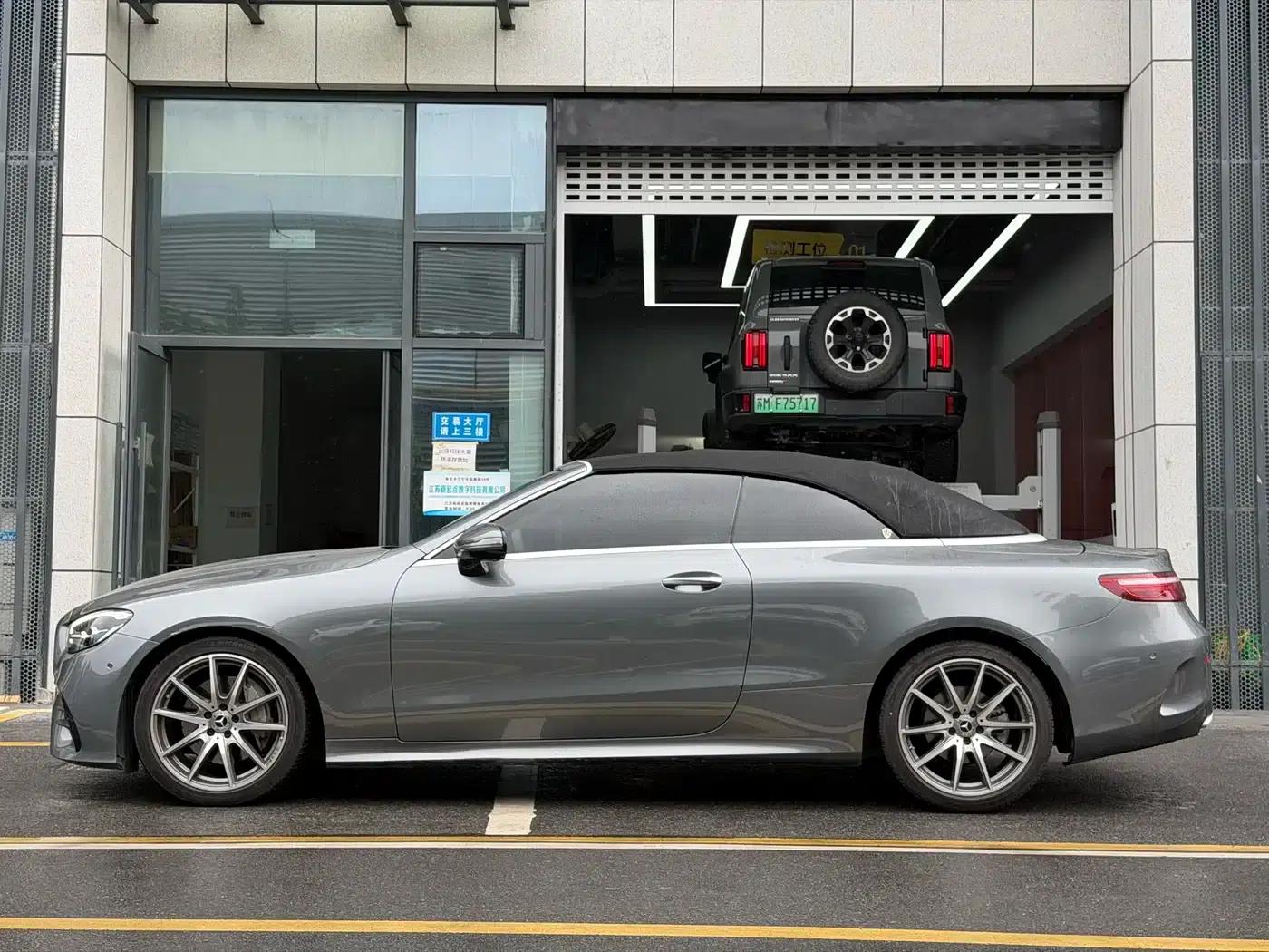Imported Mercedes-Benz E-Class 2023 E 260 Convertible Coupe — миниатюра 2