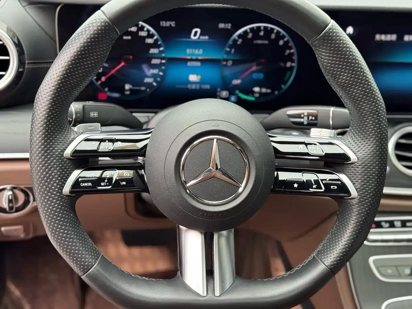 Mercedes-Benz E-Class PHEV 2023 E 350 e L Plug-in Hybrid Sports Sedan — миниатюра 14