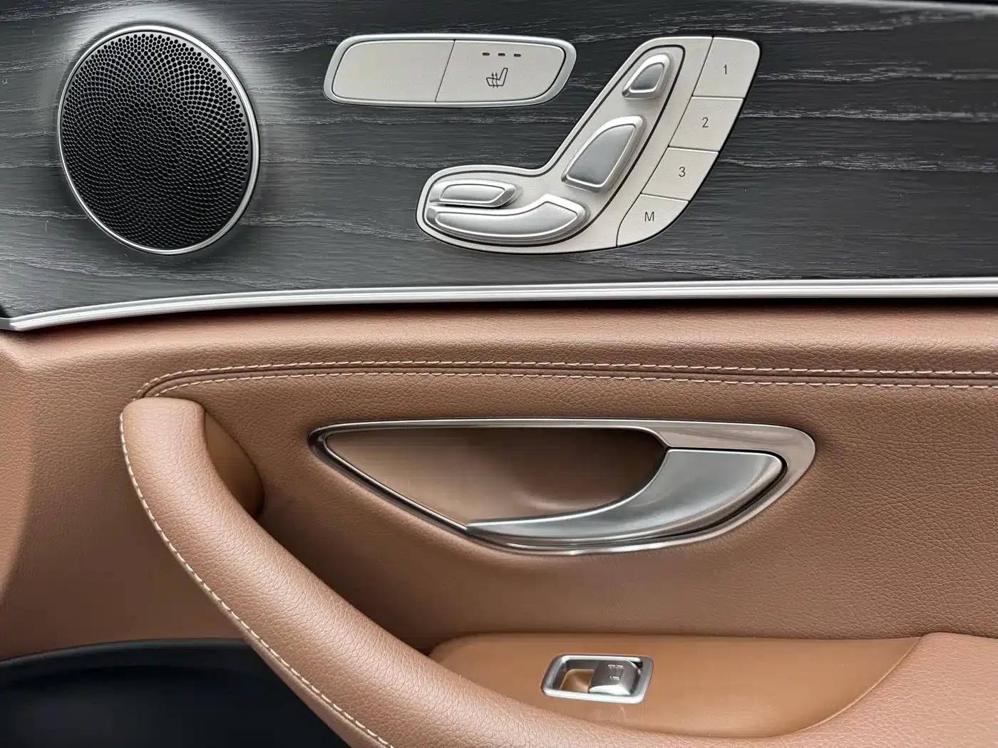 Mercedes-Benz E-Class PHEV 2023 E 350 e L Plug-in Hybrid Sports Sedan — миниатюра 23