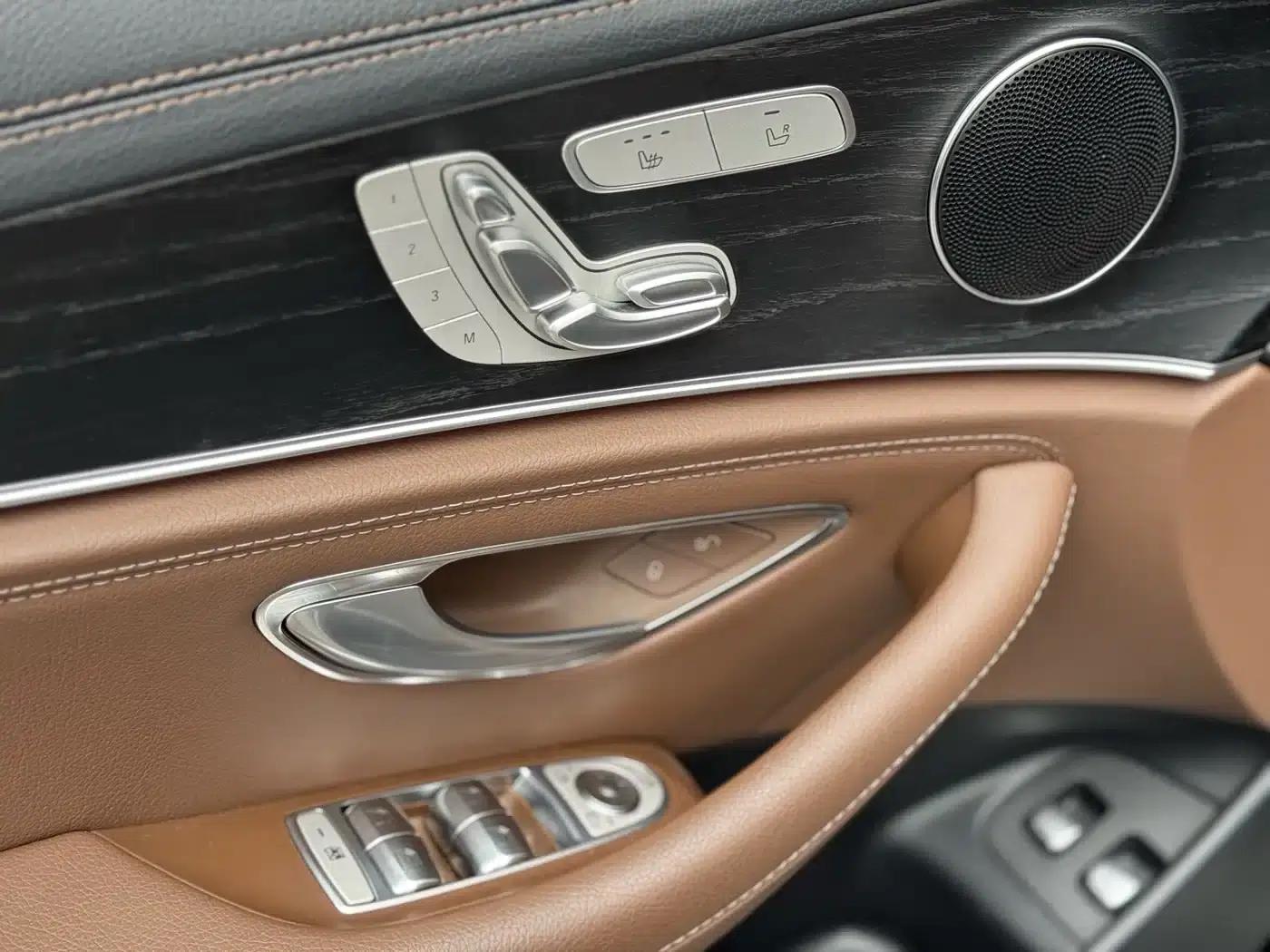 Mercedes-Benz E-Class PHEV 2023 E 350 e L Plug-in Hybrid Sports Sedan — миниатюра 27