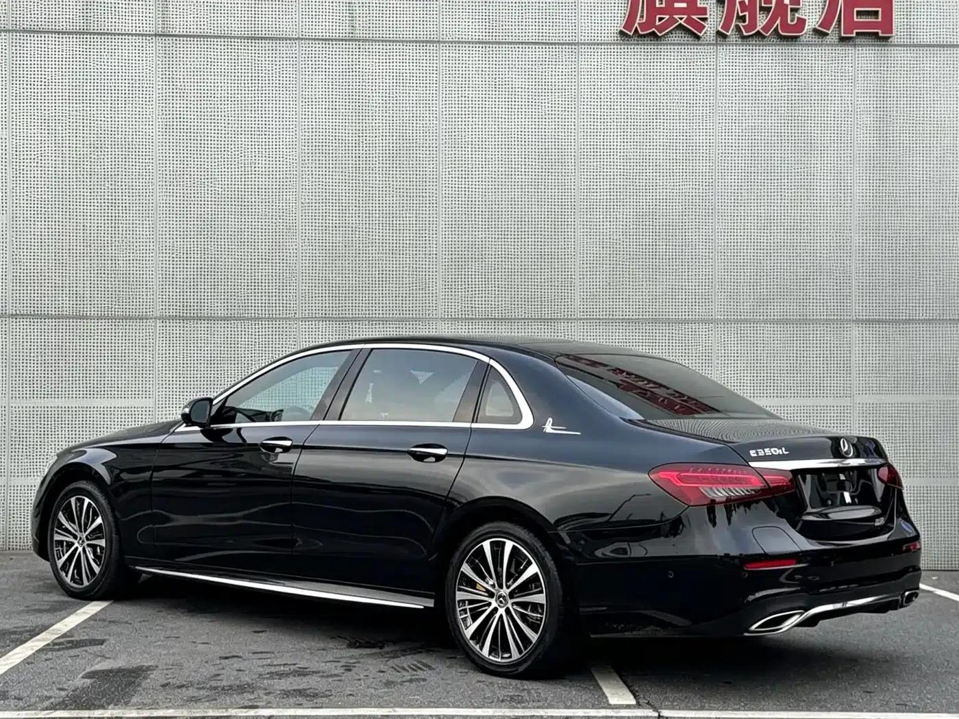 Mercedes-Benz E-Class PHEV 2023 E 350 e L Plug-in Hybrid Sports Sedan — миниатюра 4