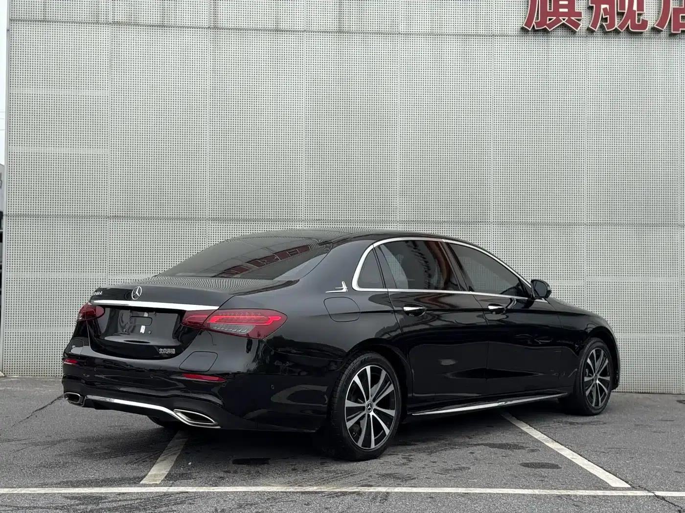 Mercedes-Benz E-Class PHEV 2023 E 350 e L Plug-in Hybrid Sports Sedan — миниатюра 46