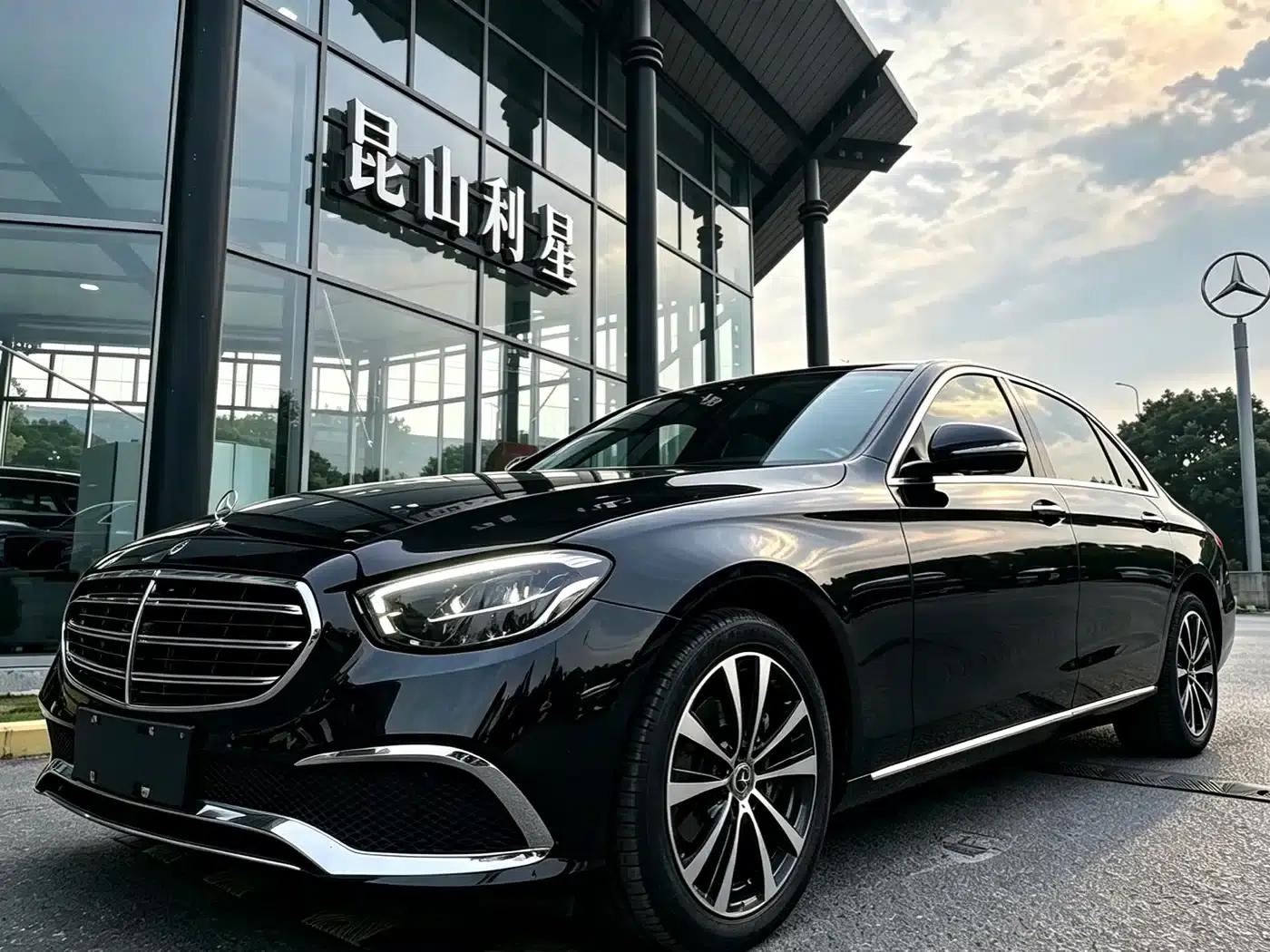 Mercedes-Benz E-Class PHEV 2022 E 350 e L Plug-in Hybrid Sedan — миниатюра 1