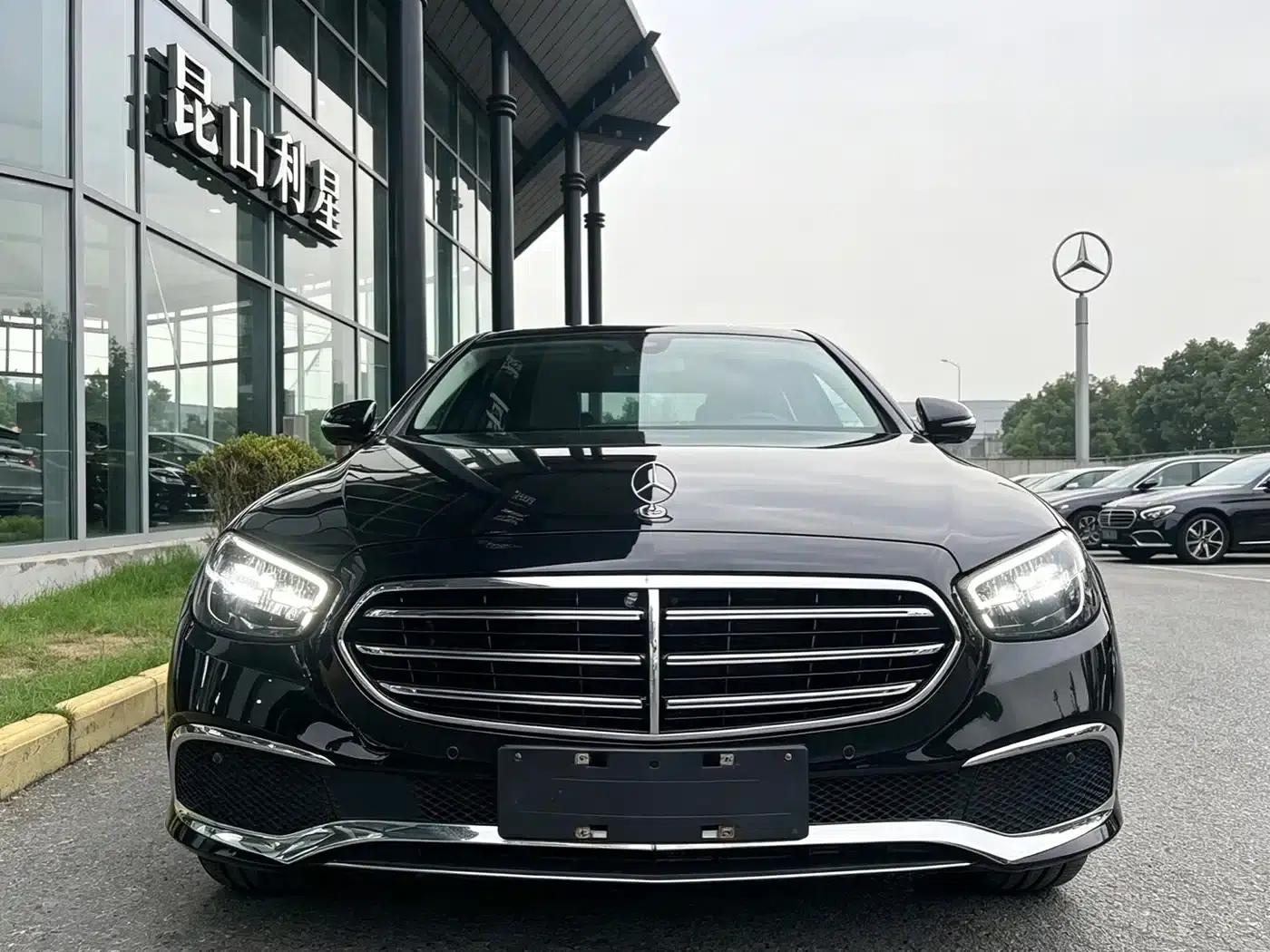 Mercedes-Benz E-Class PHEV 2022 E 350 e L Plug-in Hybrid Sedan — миниатюра 2