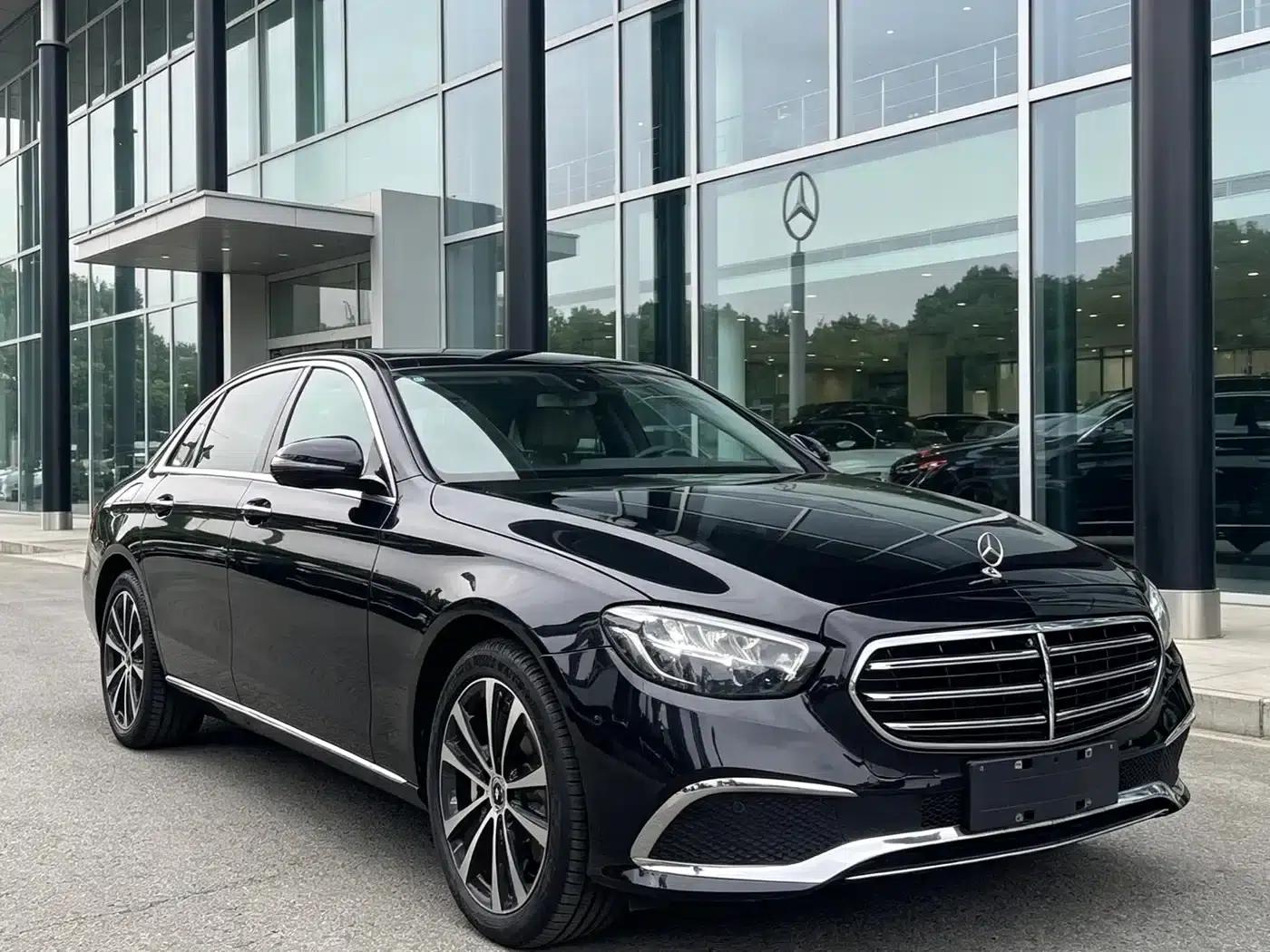 Mercedes-Benz E-Class PHEV 2022 E 350 e L Plug-in Hybrid Sedan — миниатюра 3