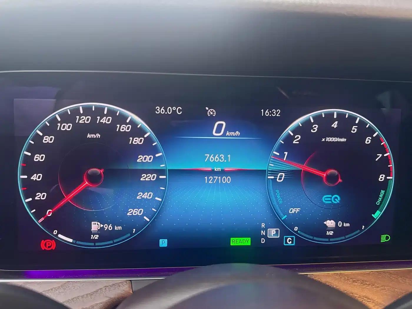 Mercedes-Benz E-Class PHEV 2022 E 350 e L Plug-in Hybrid Sedan — миниатюра 5