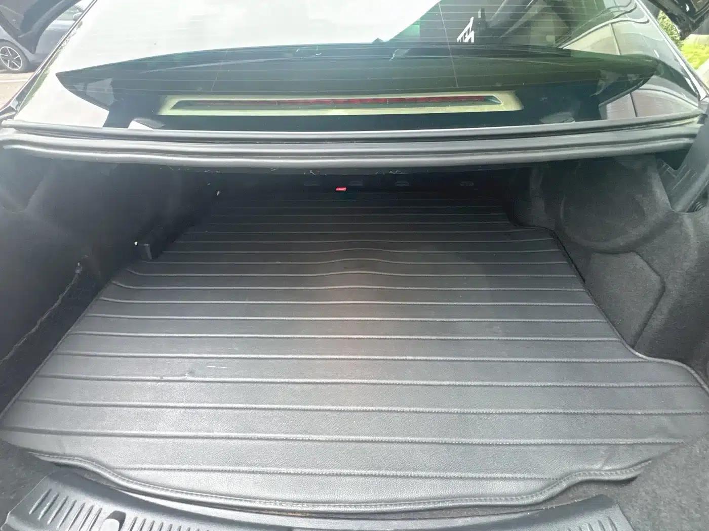 Mercedes-Benz E-Class PHEV 2022 E 350 e L Plug-in Hybrid Sedan — миниатюра 8