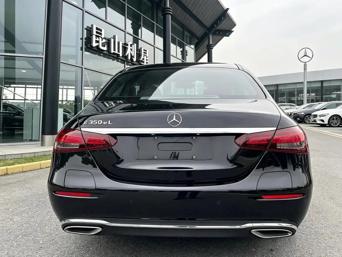 Mercedes-Benz E-Class PHEV 2022 E 350 e L Plug-in Hybrid Sedan — миниатюра 9