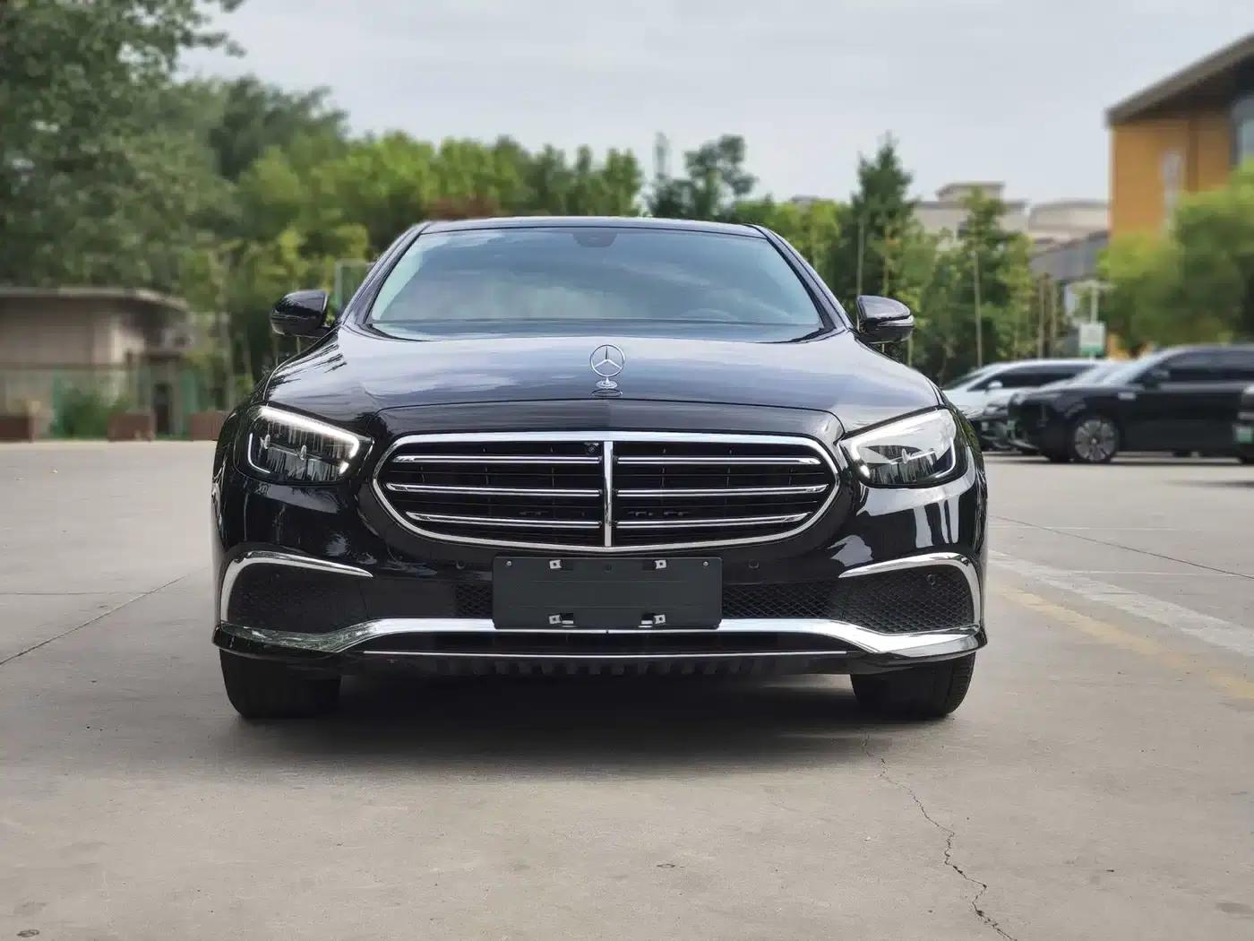 Mercedes-Benz E-Class PHEV 2022 E 350 e L Plug-in Hybrid Sports Sedan — миниатюра 2
