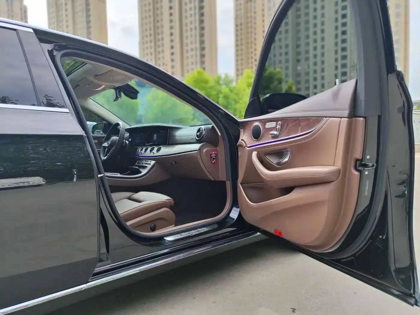 Mercedes-Benz E-Class PHEV 2022 E 350 e L Plug-in Hybrid Sports Sedan — миниатюра 11