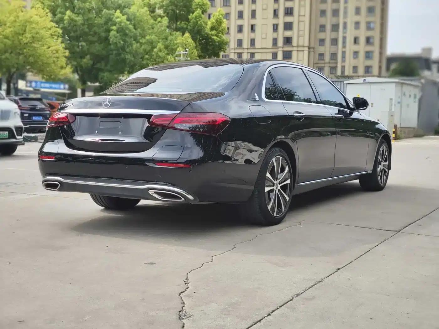 Mercedes-Benz E-Class PHEV 2022 E 350 e L Plug-in Hybrid Sports Sedan — миниатюра 13