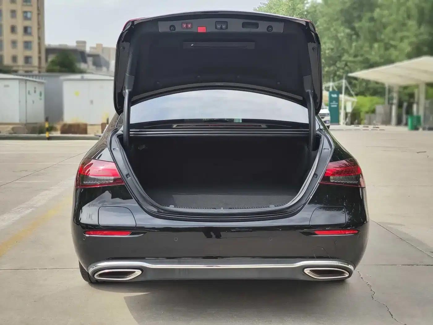 Mercedes-Benz E-Class PHEV 2022 E 350 e L Plug-in Hybrid Sports Sedan — миниатюра 16