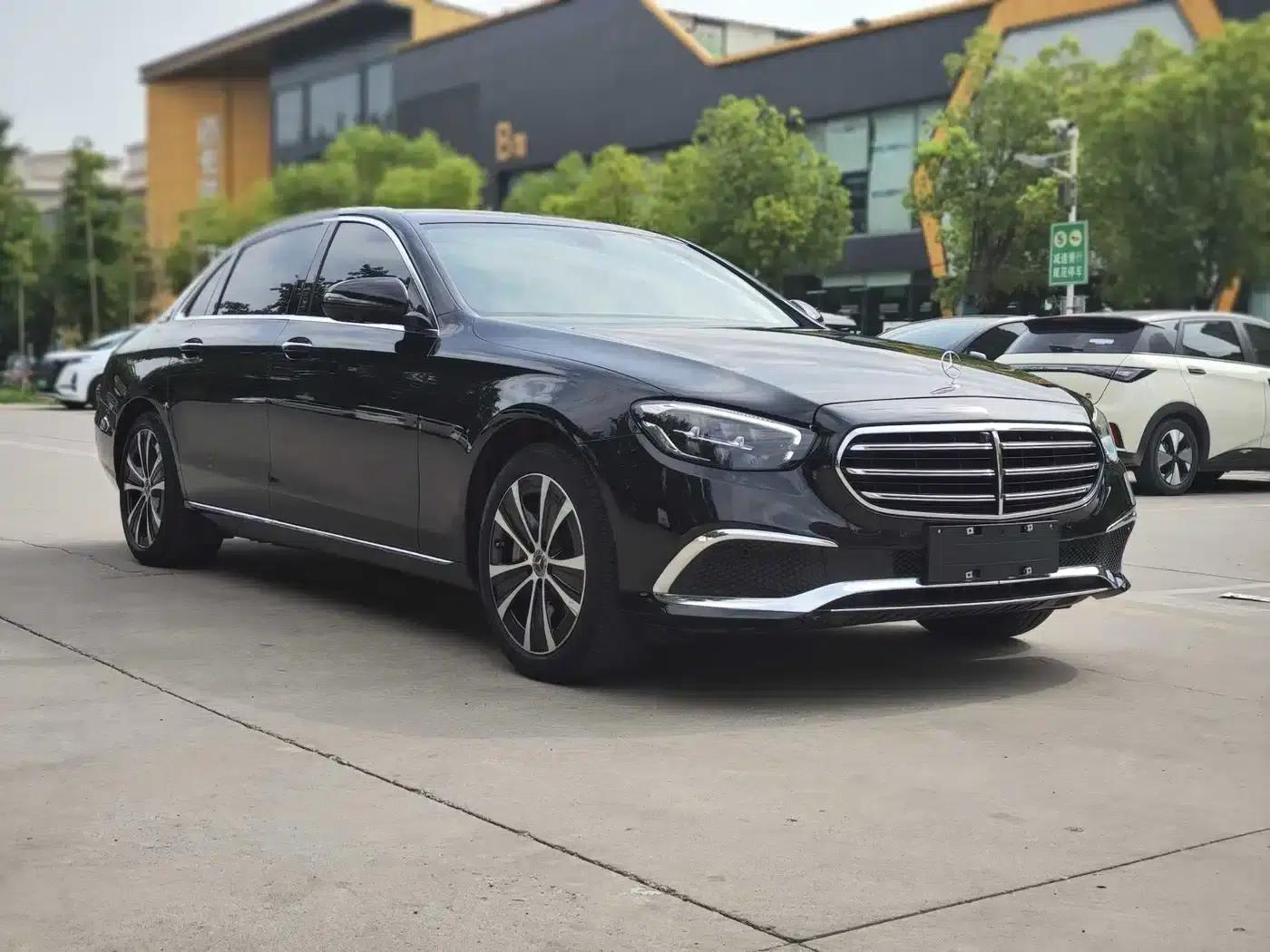 Mercedes-Benz E-Class PHEV 2022 E 350 e L Plug-in Hybrid Sports Sedan — миниатюра 3